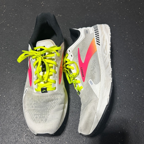 Brooks Launch GTS 9 - Picture 2 of 4